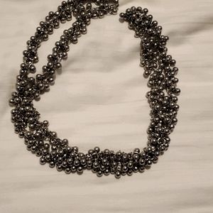 🛍Silver-toned beaded necklace, fun look!